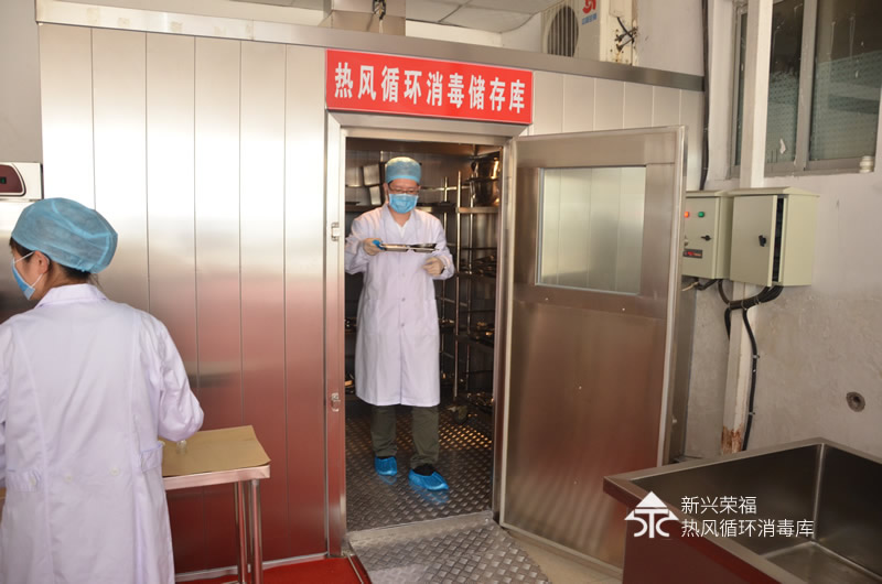 捍衛食品安全:新興榮福熱風消毒庫引領餐飲消毒新風尚